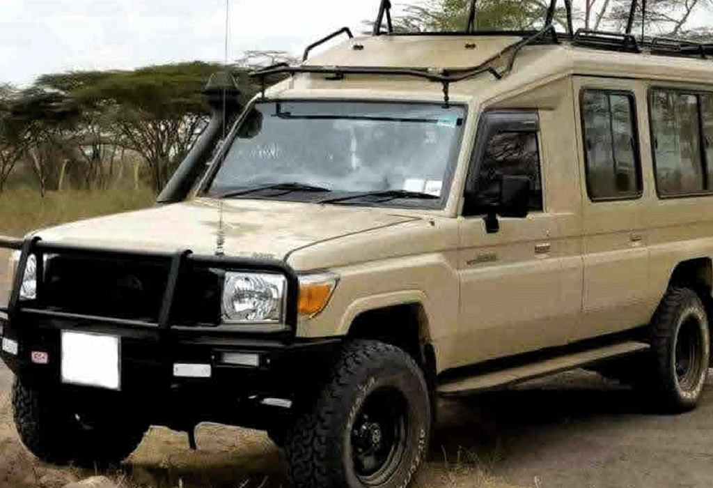 Uganda Safari in the Rainy Season 5 Use a 4WD VehicleUse a 4WD Vehicle