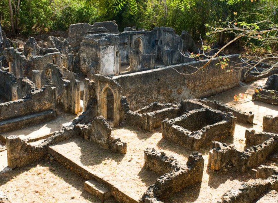 Archaeological Sites in East Africa 4 Archaeological Sites in East Africa