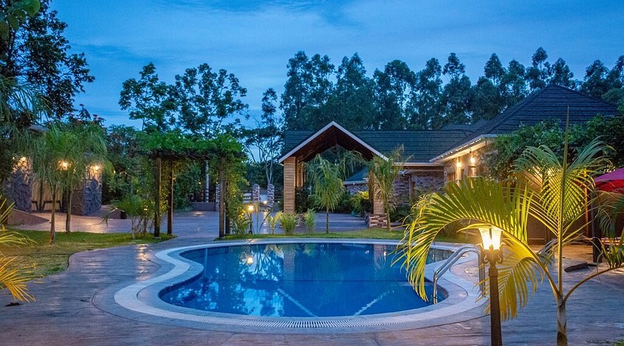 Luxury Chimpanzee Safari infrastructure