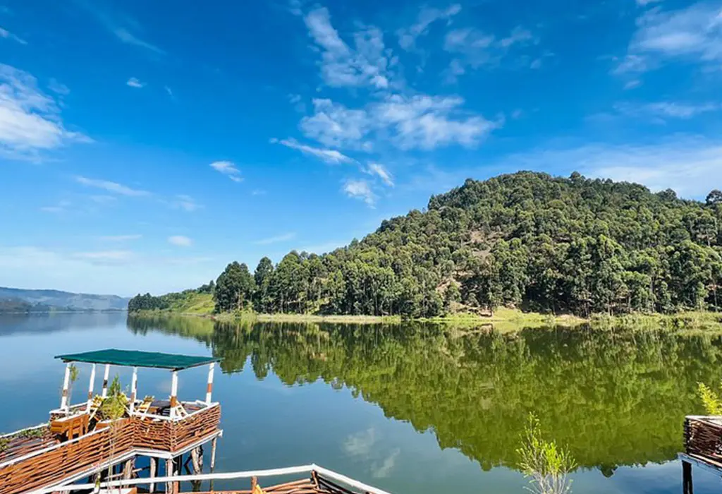 Best Uganda Luxury Holidays 2026/2027: Ultimate Safari Guide 17 Scenic Lake Bunyonyi with calm water, forested hills and a lakeside deck, ideal for relaxation after gorilla trekking in Uganda