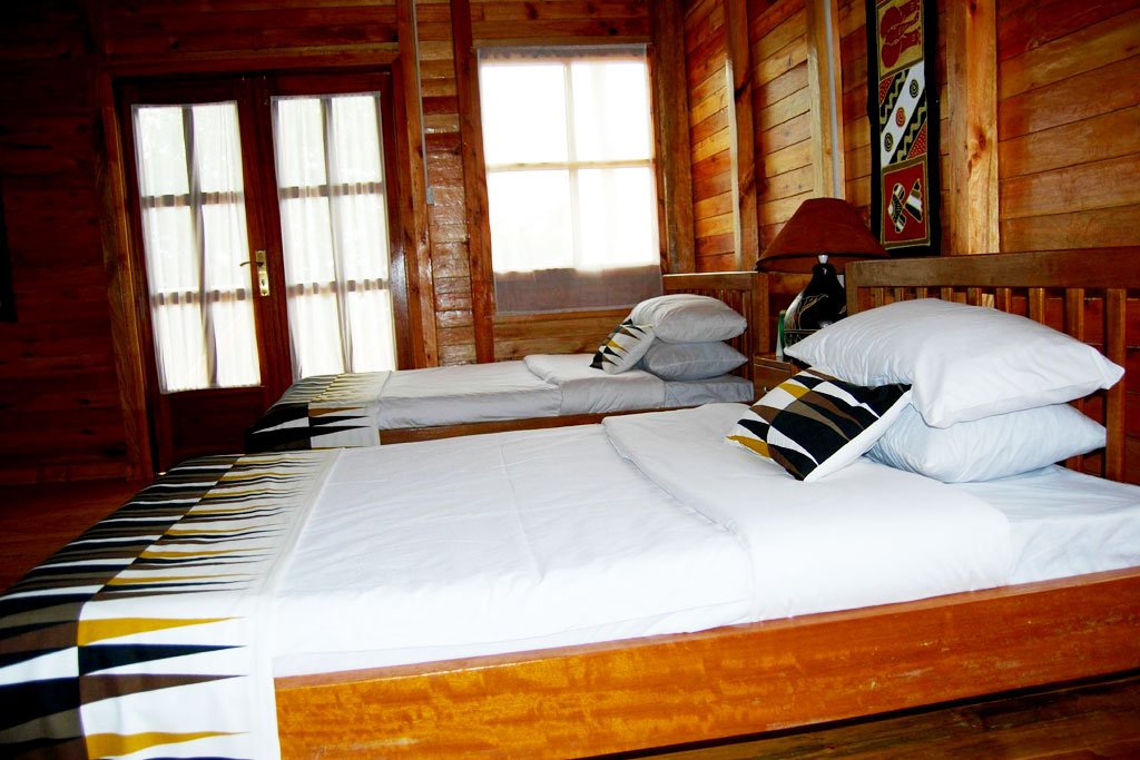 Best Luxury Fly-In Gorilla Safaris to Bwindi: 2026/2027 Guide 29 Luxury twin room accommodation in Ruhija near Bwindi Impenetrable National Park, Uganda