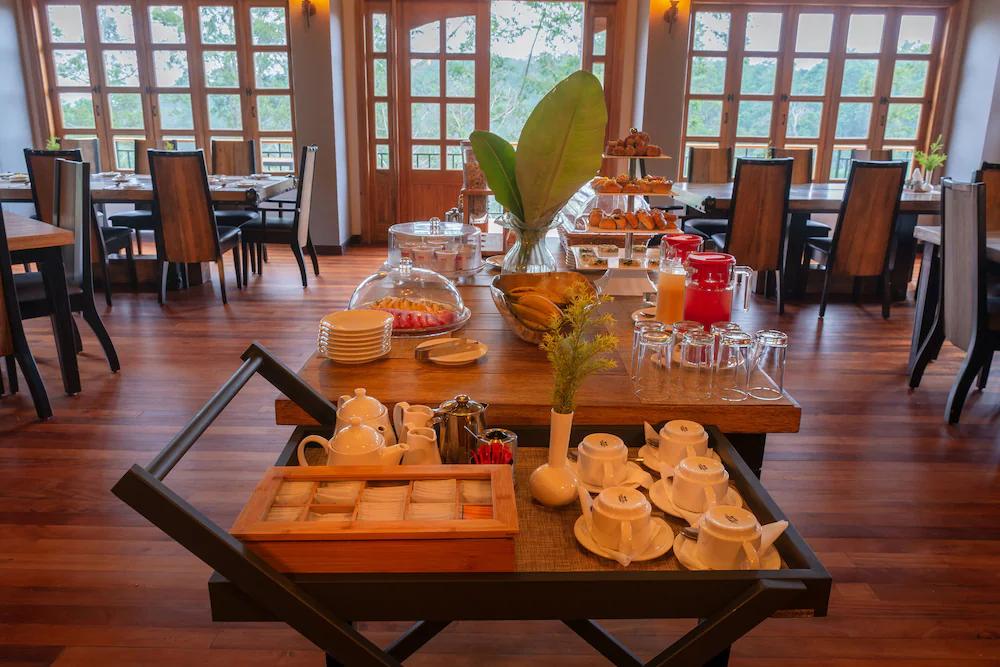 Luxury Chimpanzee safaris- Luxury Dining at Chimpundu Lodge