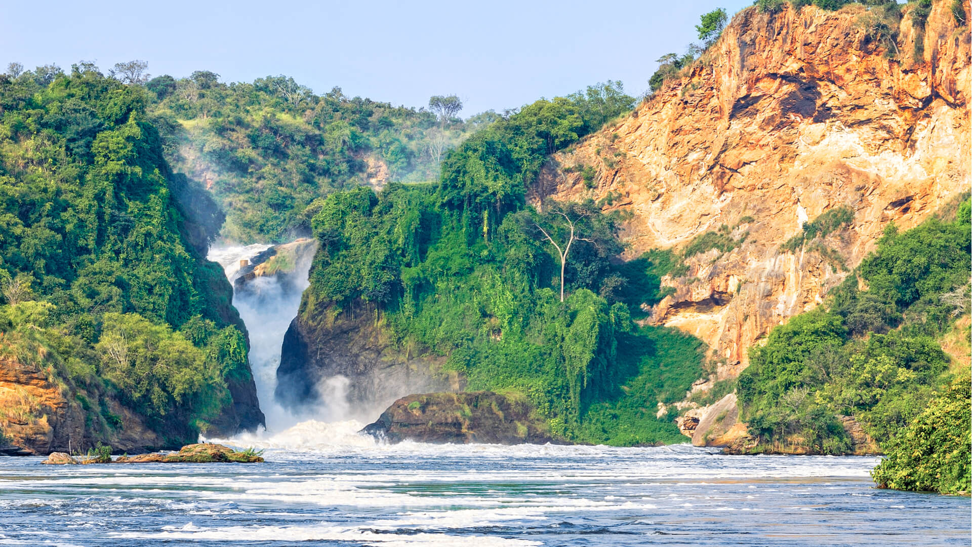 Complete Uganda Travel Tips: Best Safari Guide in 2026/2027 1 Murchison Falls and River Nile landscape for Uganda travel tips and safari planning